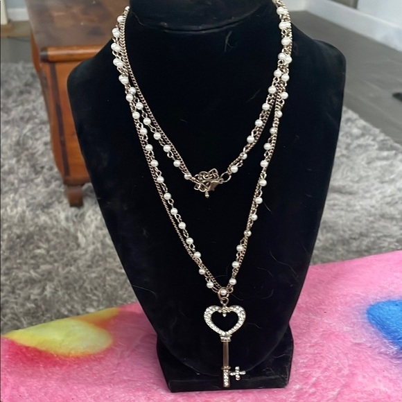 Vintage Jewelry - Vintage faux pearl with rhinestone Key Pendant Necklace 34”